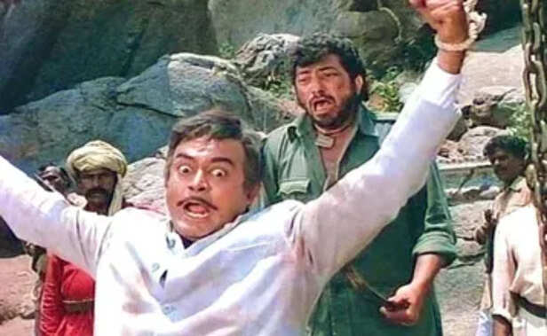 शोले' फिल्म के सुपरहि‍ट करेक्टर गब्बर आज भी जिंदा है लेकिन नए अंदाज में -  celebrating 40 years of sholey gabbar is still alive - AajTak