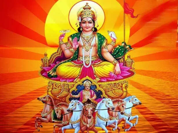 The festival of Surya worship today increases the age by giving holy bath  and offering Arghya, Shri Krishna had also got his son done Surya worship.  | सूर्य उपासना का पर्व आज: