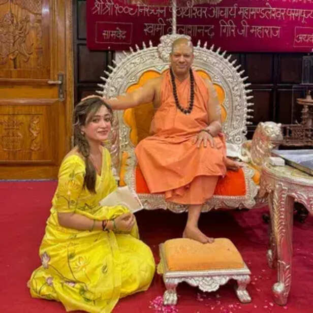 Top 10 photos of Viral Sadhvi Maha kumbh 2025 Harsha richhariya know the  truth साध्वी नहीं...महाकुंभ में वायरल सुंदरी का खुला रहस्य, 10 फोटोज में  जानिए पूरी कहानी