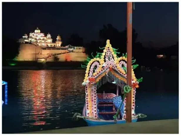 Narmada Jayanti 2023: दुल्हन सी सजने लगी मां नर्मदा, आपका मन मोह लेंगी  घाटों की ये तस्वीरें - narmada jayanti 2023 date and significance all you  need to know – News18 हिंदी