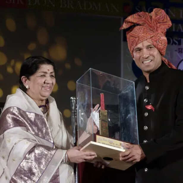 Lata Mangeshkar Awards List: 'भारत रत्न' लता की जिंदगी की सुनहरी कमाई, 7  दशक के कर‍ियर में जीते ये अवॉर्ड्स - Bollywood News AajTak