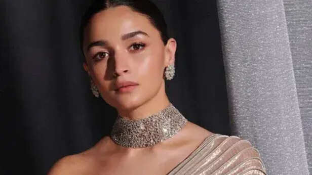 Alia Bhatt ने शेयर की बेटी और पति रणबीर की तस्वीर, तुरंत कर दी डिलीट, फिर  उठाना पड़ा ये कदम | Alia Bhatt shares Daughter raha and ranbir kapoor Pic  then delete and reshare on instagram