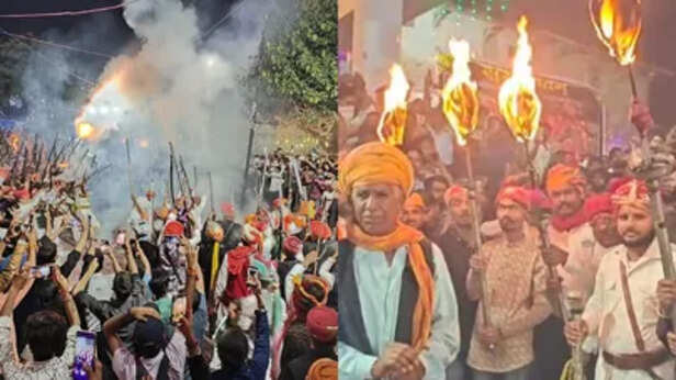 Udaipur Barood Holi 2024 Celebration in Menar start from Mughal Era  Rajasthan ann | In Pics: उदयपुर में खेली गई बारूद की होली, रातभर चली तोप और  बंदूकें, देखने के लिए उमड़ी भीड़
