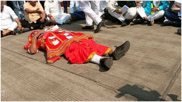 MP Congress MLAs reached assembly in Kumbhakaran disguise to protest against BJP government