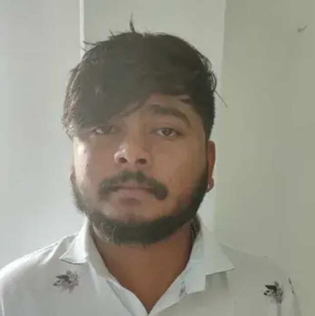 सूरजपुर : ड्यूटी जा रहे पुलिसकर्मी को गाली-गलौज कर जान से मारने की धमकी,  अशोक साहू का बेटा कुलदीप साहू गिरफ्तार, जेल दाख़िल - FataFat News
