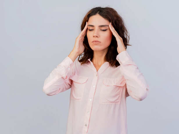 Calendar showing menstrual cycle and migraine symptoms