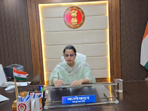 Guncha Sanobar, the new collector of Barwani, took charge | बड़वानी की नई  कलेक्टर गुंचा सनोबर ने संभाला पदभार: जिले की 25वीं कलेक्टर बनीं, 926 दिन का  रहा सबसे लंबा ...