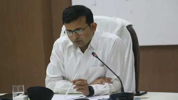 Ujjain Collector Neeraj Kumar Singh New Collector Of Ujjain Does Not Even  Forgive Himself For His Mistakes - Amar Ujala Hindi News Live - Ujjain  Collector:खुद पर 100 रुपये जुर्माना लगाने वाले