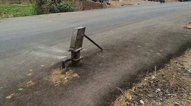 hand pump stands in Middle road