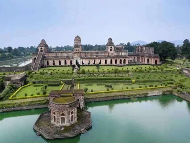 Year Ender 2023: 2024 में भी जरूर घूमिए मांडु और हवा महल, टूरिस्टों की  पसंदीदा हैं ये जगहें