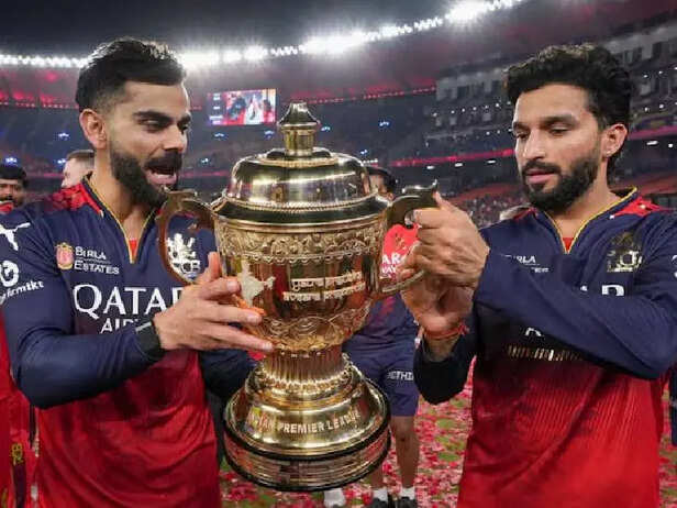 Indore's Rajat became the lucky charm of RCB | RCB के लकी चार्म बने इंदौर  के रजत पाटीदार: अपनी पहली कप्तानी में दिलाया खिताब; रॉयल चैलेंजर्स बेंगलुरु  IPL इतिहास की ...