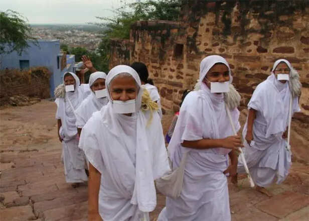 Jain Dharm Pratha: जानें, क्यों कई दिनों तक नहीं नहाते जैन धर्म में  साधु-साधवी - jain dharm pratha-mobile