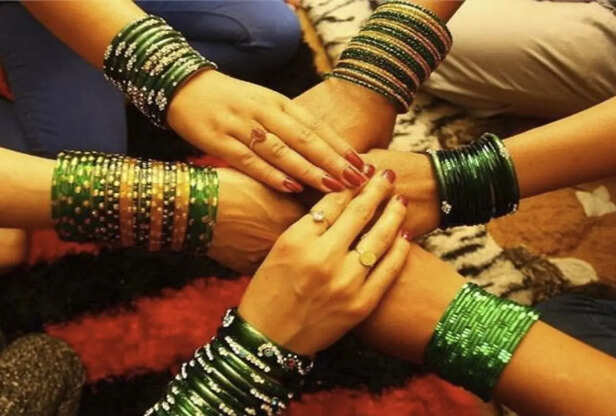 Sawan 2019: Why Women Like To Wear Green Bangles In This Month - Amar Ujala  Hindi News Live - सावन में महिलाएं क्यों पहनती हैं हरी चूड़ियां, जानें यहां…
