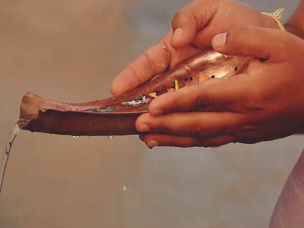 Pitru Paksha is considered auspicious for Shradh till 6th October, the  eighth Muhurta of the day, the ancestors are completely satisfied with the  Shradh performed at this time. | पितृ पक्ष 6