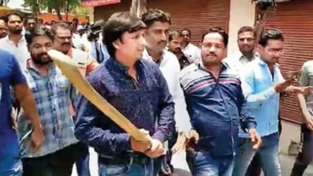 Indore Balla Kand: आकाश विजयवर्गीय बरी, इंदौर बल्ला कांड में कोर्ट ने  सुनाया फैसला - Indore Balla Case Akash Vijayvargiya guilty or acquitted  Court decision today in Indore cricket bat Case
