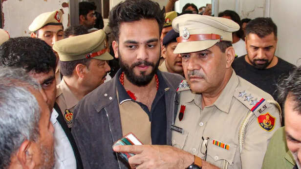 ईडी ने यूट्यूबर एल्विश यादव और अन्य के खिलाफ मनी लॉन्ड्रिंग मामले में  संपत्तियां कुर्क कीं - द हिंदू