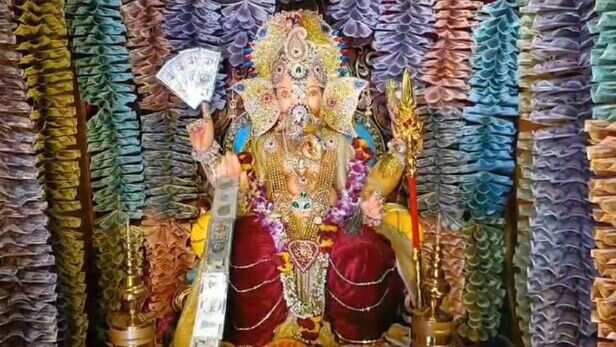First Time In Ujjain Ganesha Pandal Decorated With 11 Lakh Notes In  Pictures - Amar Ujala Hindi News Live - तस्वीरों में:उज्जैन में पहली बार 11  लाख के नोटों से सजा गणेश