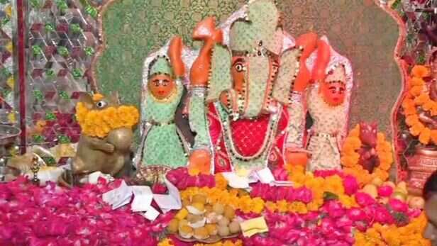 Ganesh Chaturthi: Ganesh Ji Of Gwalior Fulfills Every Wish - Amar Ujala  Hindi News Live - Ganesh Chaturthi Special:ग्वालियर के अर्जी वाले गणेश  जी... यहां कुंवारे युवक-युवतियों की खूब लगती है ...