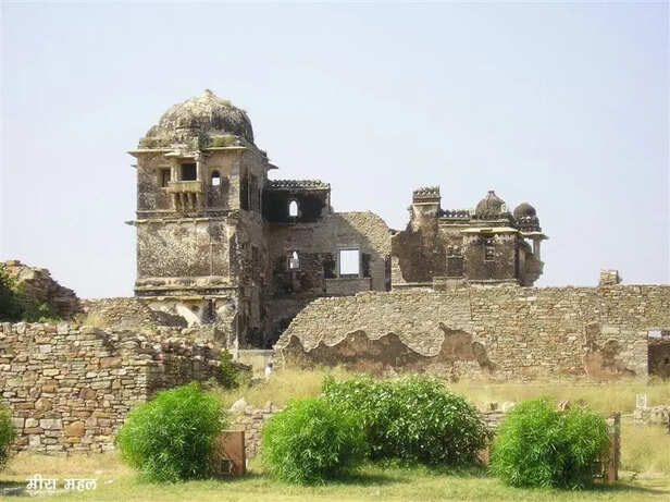rajasthan-chittorgarh-god-ganesh-and-kuber-idols