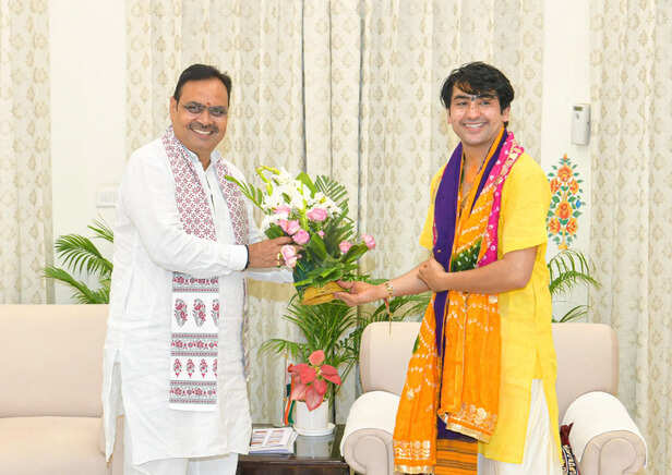 rajasthan-dhirendra-krishna-shastri-bhajanlal-sharma-meeting