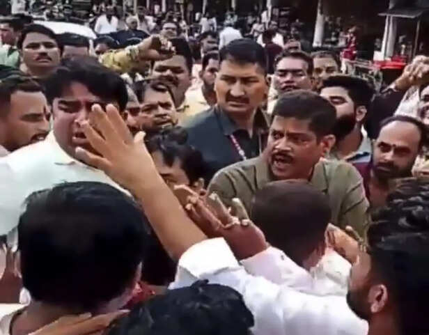 भाजपा विधायक सुदेश राय का गाली-गलौज का वीडियो वायरल, कांग्रेस कार्यकर्ताओं  को खुलेआम धमकाया