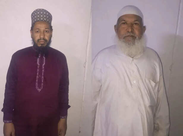 मस्जिद के सदर व इमाम पर पुलिस ने एफआईआर दर्ज की थी।