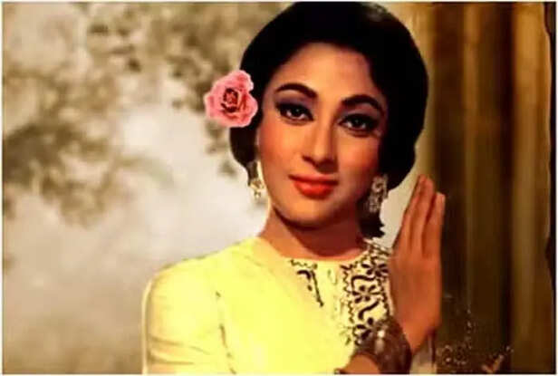 Mala Sinha@88: माला सिन्हा को नेपाल के अभिनेता से हुआ था प्यार, तीन बार  उन्हीं से रचाई शादी, 20 साल तक किया बॉलीवुड पर राज - Dainik Savera Times |  Hindi News Portal