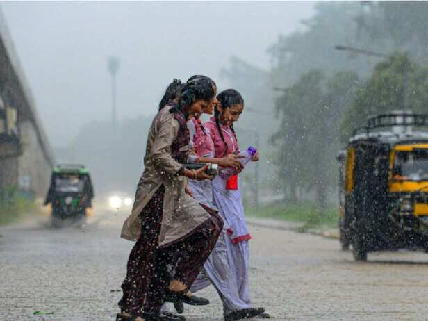 heavy rain alert in 16 districts of madhya pradesh 4.5 inches of rain in  next 24 hours | मध्यप्रदेश के 16 जिलों में भारी बारिश का अलर्ट, अगले 24  घंटे में जमकर बरसेगा पानी