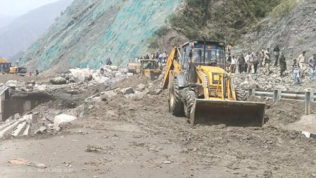 Jammu Kashmir Natural Disaster Wreaks Havoc In Ramban Jammu Srinagar  National Highway Affected ANN | Jammu: रामबन में कुदरती आफत से तबाही,  जम्मू-श्रीनगर राष्ट्रीय राजमार्ग बुरी तरह ...