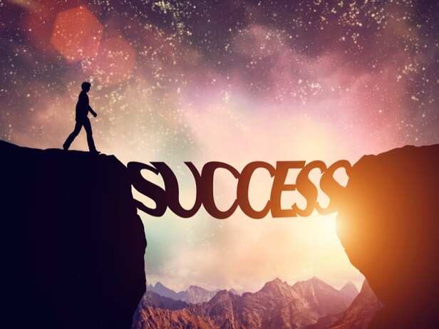 UPSC IAS Success Story in Hindi: मजबूत इच्छाशक्ति, कठिन परिश्रम से मुमकिन