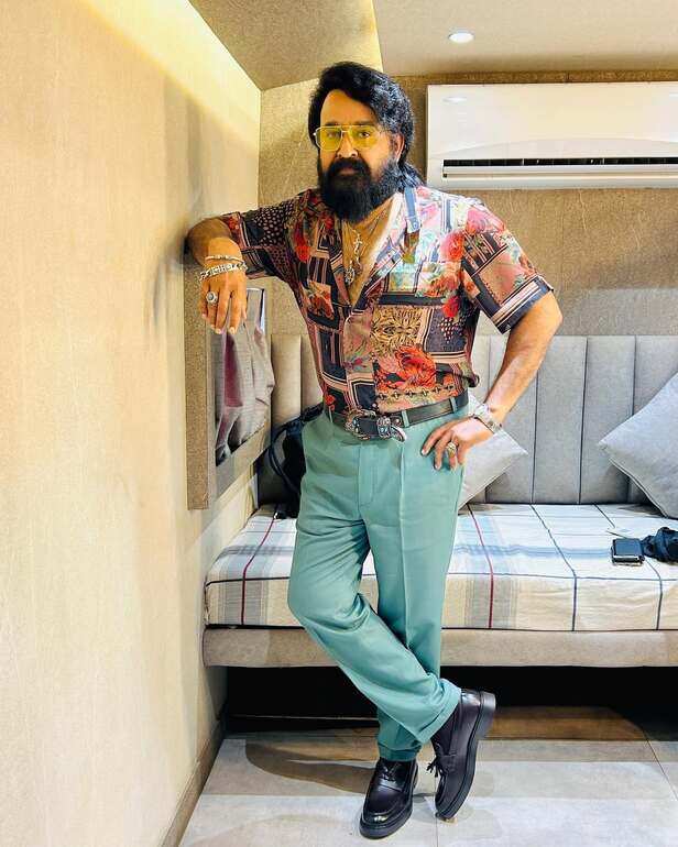 दरअसल हम बात कर रहे हैं साउथ सिनेमा में 40 साल से राज करने वाले सुपरस्टार मोहनलाल की. जिनको लेकर हाल ही में एक बहुत बड़ी गुड न्यूज सामने आई थी. एक्टर को बहुत जल्द दादासाहेब फाल्के अवॉर्ड से सम्मानित किया जाएगा. मोहनलाल को दादासाहेब फाल्के पुरस्कार 23 सितंबर को 71वें राष्ट्रीय फिल्म पुरस्कार समारोह में प्रदान किया जाएगा. ऐसे में हम आपको उनकी लाइफ से रूबरू करवा रहे हैं.