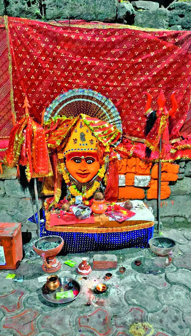 Thousands of devotees will reach the ancient Barai Mata temple. | प्राचीन बराई  माता मंदिर पर पहुंचेंगे हजारों श्रद्धालु - Khilchipur News | Dainik Bhaskar