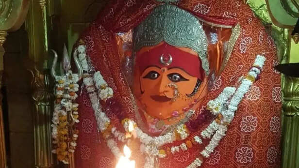 Chaitra Navratri 2023: यहां कर्ण ने की थी 'मां कनकावती' की स्थापना, खुदाई  में आज भी निकलते हैं शिवलिंग | Shajapur Maa Kankavati temple here fulfill  devotee every wish