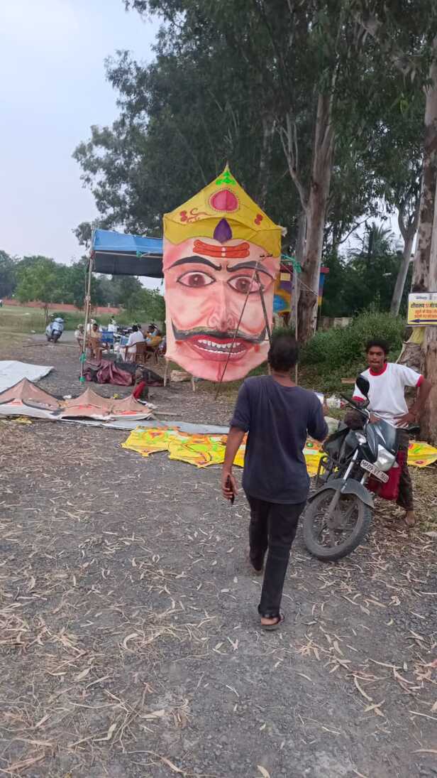Indore News : 111 फिट रावण के पुतले का कार्य अंतिम चरणों मे, दशहरा मैदान  में होगा दहन