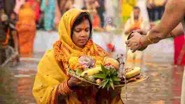 Chhath Puja 2023: छठ के तीसरे दिन डूबते सूर्य को अर्घ्य देकर होगी 'छठी  मैया'की पूजा