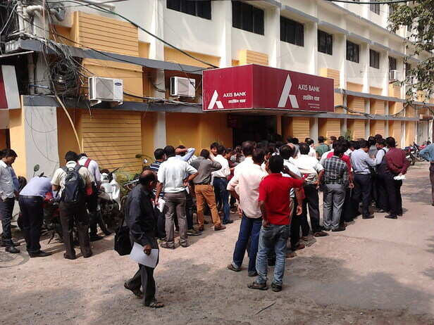 500 and thousand notes were turned into pieces of paper, the next day the  whole country stood in line at ATMs and petrol pumps | आज का इतिहास: 5 साल  पहले कागज