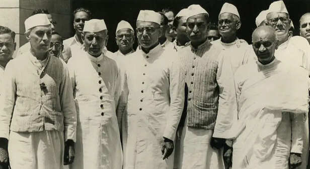 कैसी थी आजादी से पहले बनी देश की पहली अंतरिम सरकार, नेहरू जिसके डिप्टी  चेयरमैन थे? | First interim government of India was formed on September 2  1946 it was led by Jawaharlal Nehru