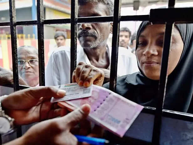 Demonetisation Notebandi become a flop 4 Reasons Question Rises 2000 Note  ban in India ABPP | न फेक करेंसी में कमी, न टेरर रुका, 2000 का नोट भी वापस  लेना पड़ा; क्या सरकार की नोटबंदी हो गई फ्लॉप?
