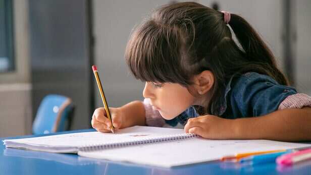 बच्चों को पढ़ाई में तेज बनाएं। How to Teach a Kid to Study। Padhai Ke Liye  Motivate Kaise kare | effective ways to improve your child study |  Herzindagi