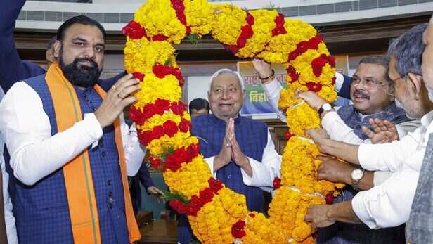 बिहार में 10वीं बार 'नीतीशे कुमार', आज शपथग्रहण... किस पार्टी के कितने  मंत्री लेंगे शपथ? | Bihar Nitish Kumar Government Formation oath ceremony  Samrat Choudhary Vijay Sinha