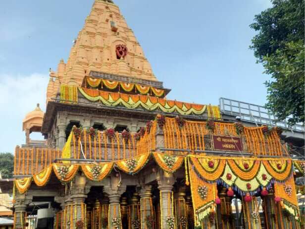 ujjain mahakal temple became the number one religious center 12 crore 32  devotees arrived in two years | Mahakal Temple-महाकाल मंदिर बना देश में  नंबर-1 धार्मिक केंद्र, दान और श्रद्धालु में तोड़े