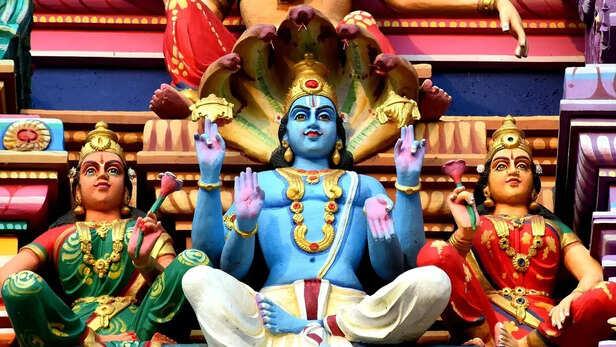Saphala Ekadashi 2025: 14 या 15 दिसंबर, कब है सफला एकादशी? जानें शुभ  मुहूर्त और पूजन विधि - Saphala Ekadashi 2025 date 14 or 15 December shubh  muhurt puja Vidhi upay tvisu - AajTak
