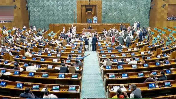 Parliament Today: बजट सत्र का छठा दिन, PM मोदी लोकसभा में शाम 5 बजे  राष्ट्रपति के अभिभाषण का देंगे जवाब | Parliament Today 4 February Budget  Session 2026 Day 6 Uproar Suspensions