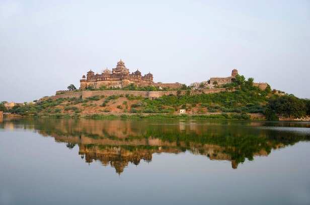 the-imposing-datia-palace-complex-looking-down-from-the-hilltop-and-the-lake-madhya-pradesh-459803