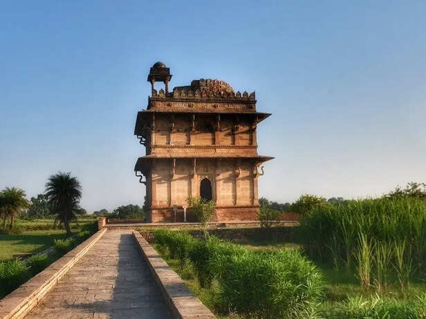 Shahzadi Ka Roza, Chanderi - Timings, History, Architecture, Best Time to  Visit
