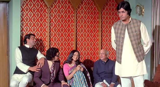 Chupke Chupe Released On April 11 1975 Before Sholay Dharmendra Amitabh  Bachchan Jaya Bhaduri Film - Entertainment News: Amar Ujala - शोले से पहले  इस फिल्म में 'जय' 'वीरू' और 'राधा' ने किया था कमाल, क्लासिक कॉमेडी के पूरे  हुए 45 साल