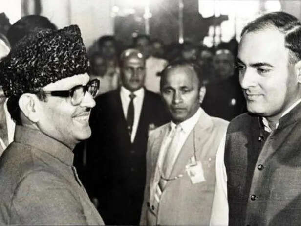 India 7th PM VP Singh Political Story Explained; Rajiv Gandhi Chandra  Shekhar | Janata Dal | एक मुड़ा कागज लहराकर राजीव गांधी की कुर्सी छीनी:  लालू के जरिए आडवाणी की रथयात्रा रुकवाई;