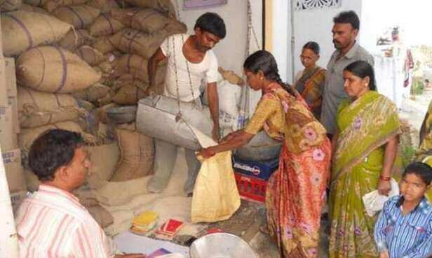 Jharkhand: अंत्योदय अन्न योजना के राशन की कटौती, डीलरों ने सितंबर माह में  बांटा आधा अनाज - Ration reduction of Antyodaya Anna Yojana dealers  distributed half the grain in month of September
