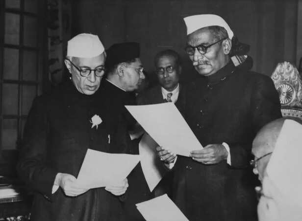 आज ही के दिन नेहरू के कड़े विरोध के बावजूद डॉ राजेंद्र प्रसाद देश के पहले  राष्ट्रपति चुन लिए गए थे