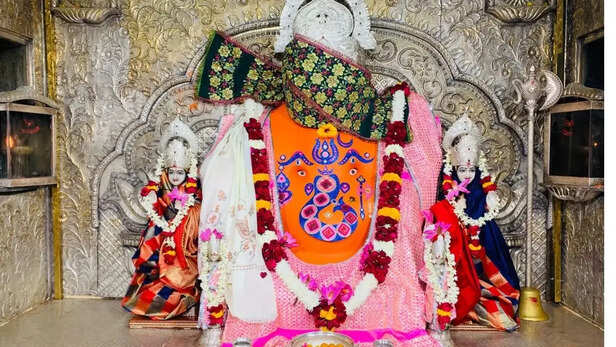 खजराना गणेश मंदिर की दान पेटियों से निकले सोने-चांदी के जेवर, विदेशी मुद्रा  और 75